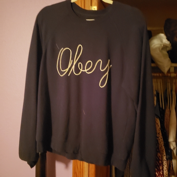 Obey sweatshirt size M